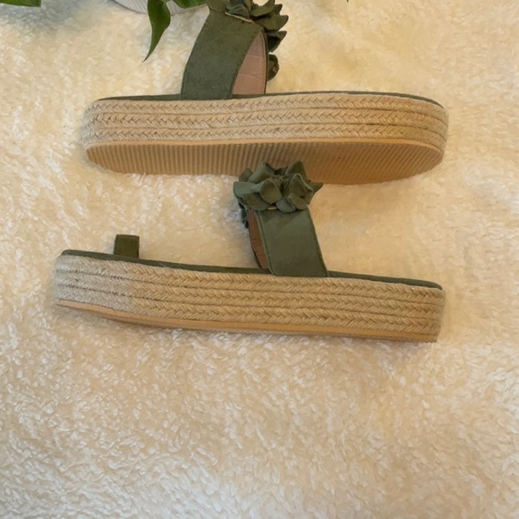 Flower Sandals - 8 - Picture 6 of 9